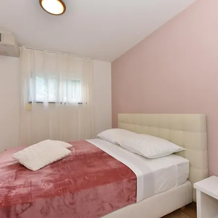 Apartman Gravic 2 *