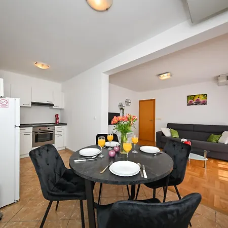 Gravic 2 Apartment *